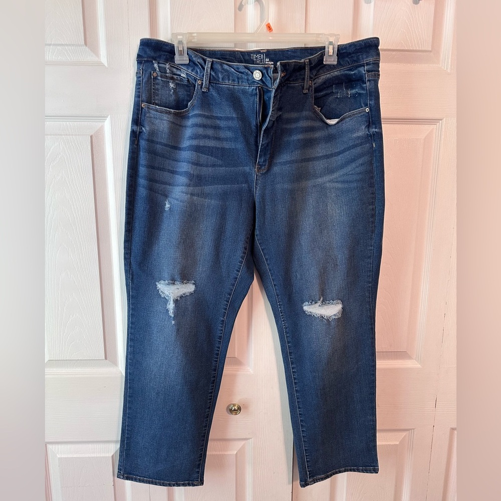 Time and Tru Women’s straight leg distressed jeans NEW